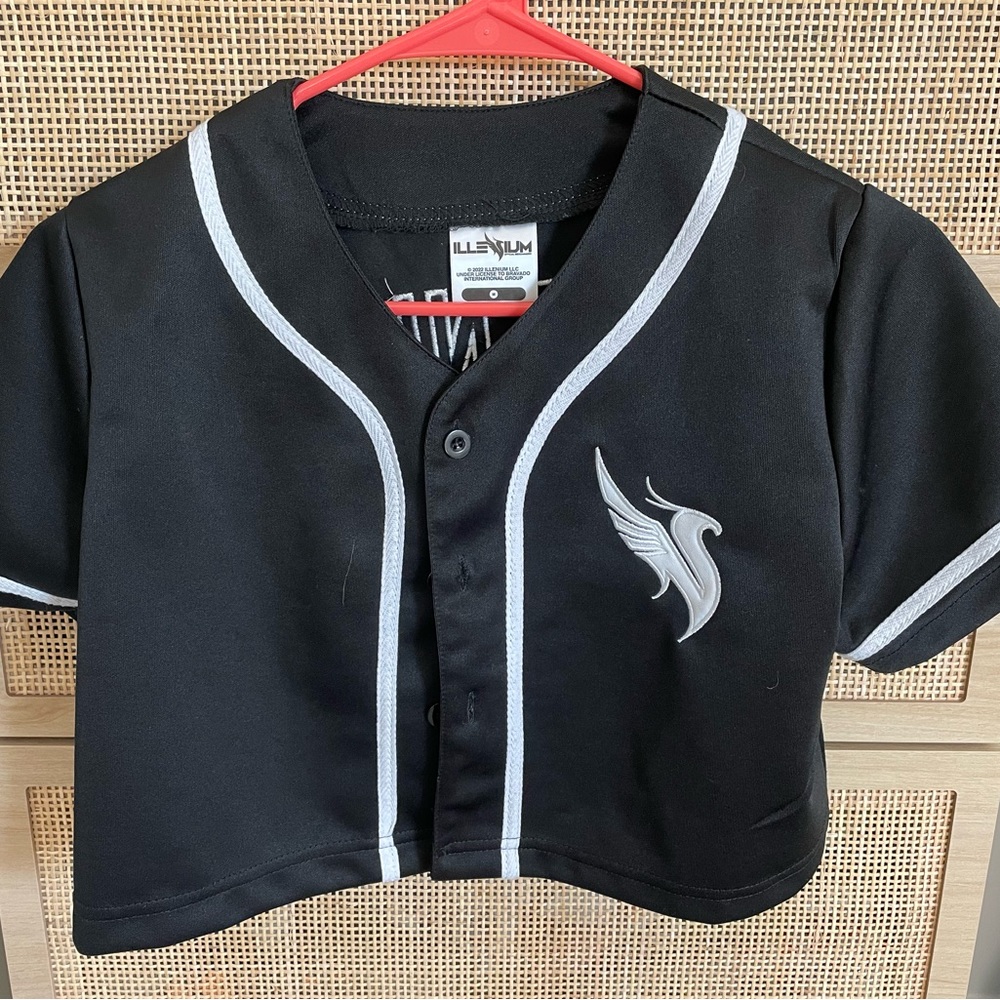 Illenium Crop Top Jersey Size M